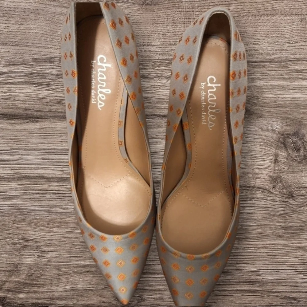Charles David Gray Pointed-Toe Heels with Gold Diamond Pattern